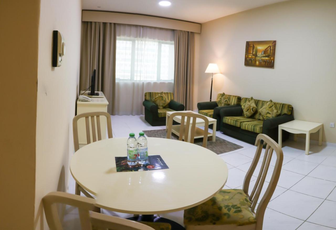 Wescott Pearl Hotel Apartments Dubai Exteriör bild